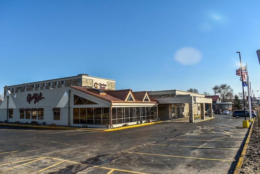 Americinn & Suites By Wyndham Baraboo Event Center Exterior photo