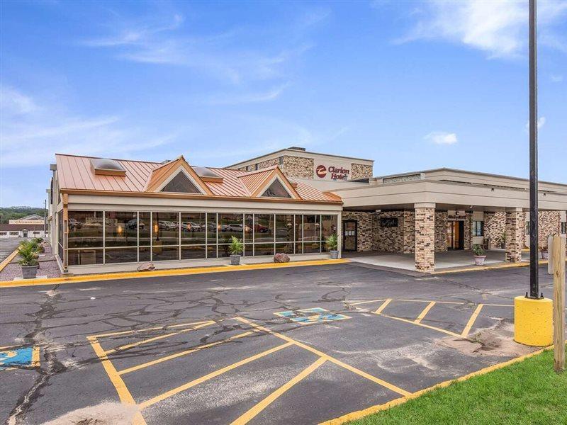 Americinn & Suites By Wyndham Baraboo Event Center Exterior photo