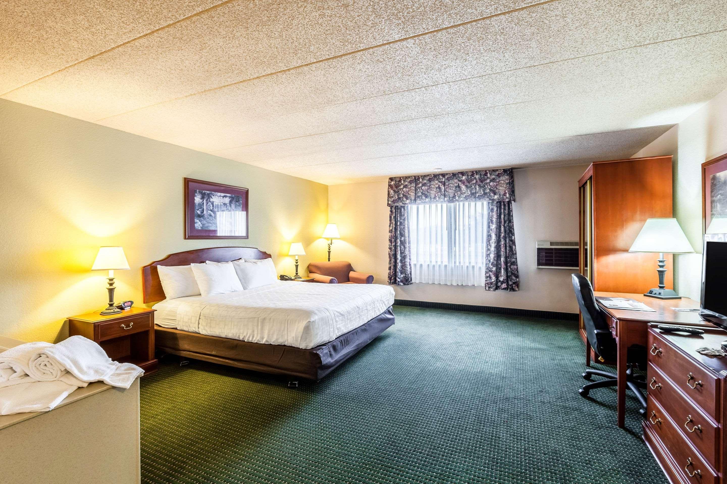 Americinn & Suites By Wyndham Baraboo Event Center Exterior photo