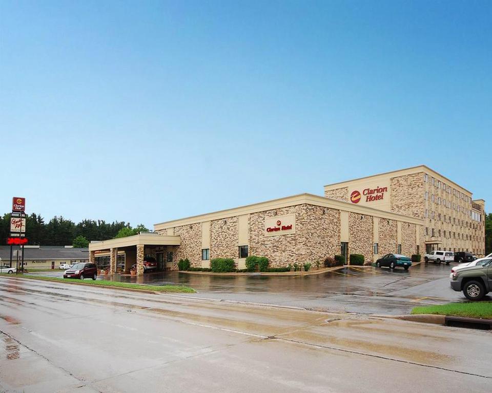 Americinn & Suites By Wyndham Baraboo Event Center Exterior photo