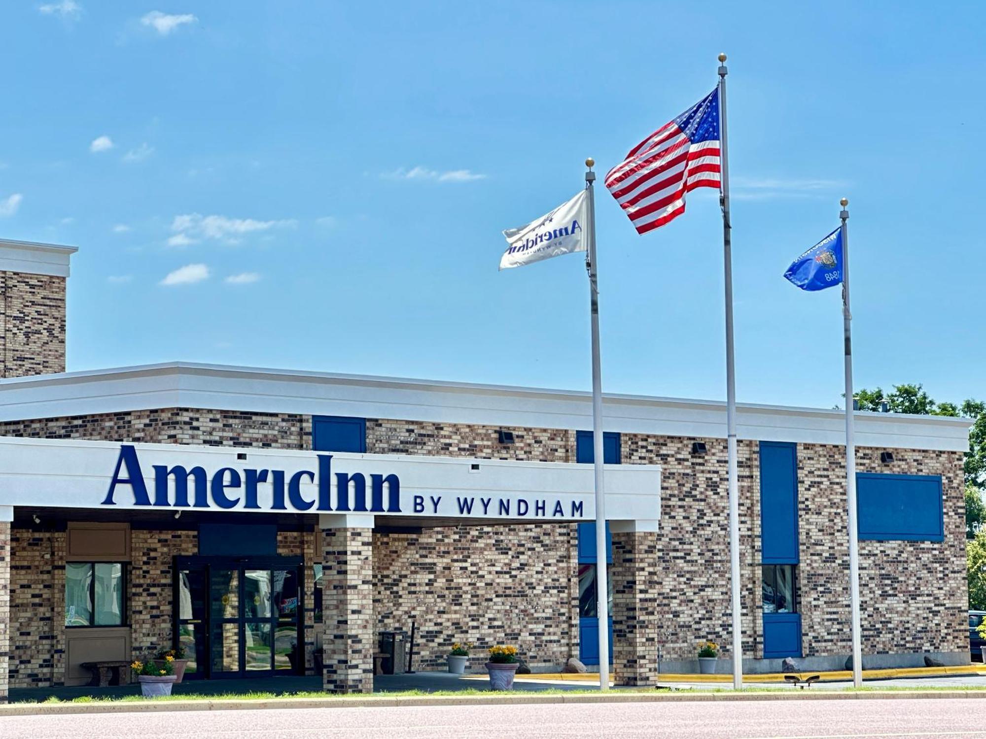 Americinn & Suites By Wyndham Baraboo Event Center Exterior photo