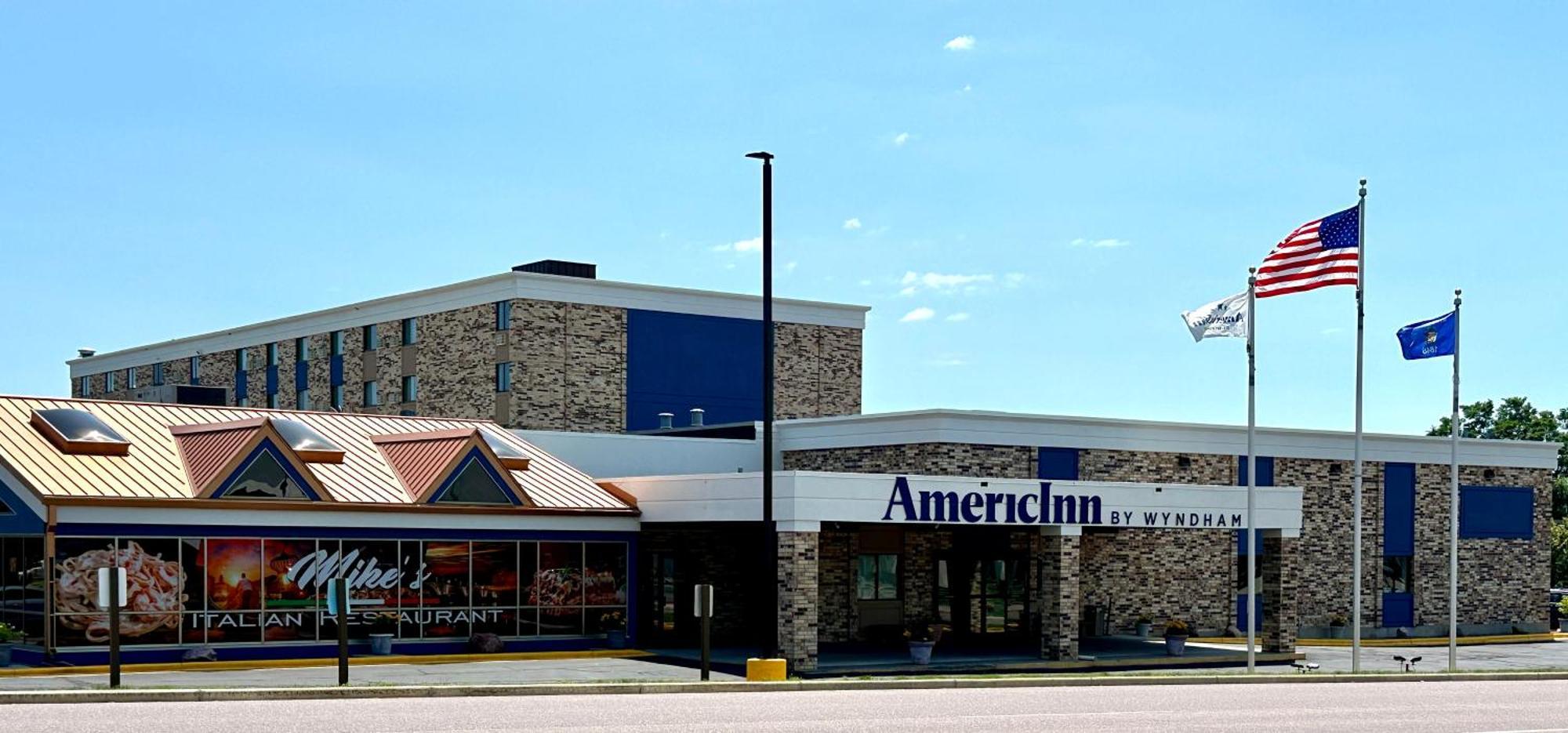 Americinn & Suites By Wyndham Baraboo Event Center Exterior photo