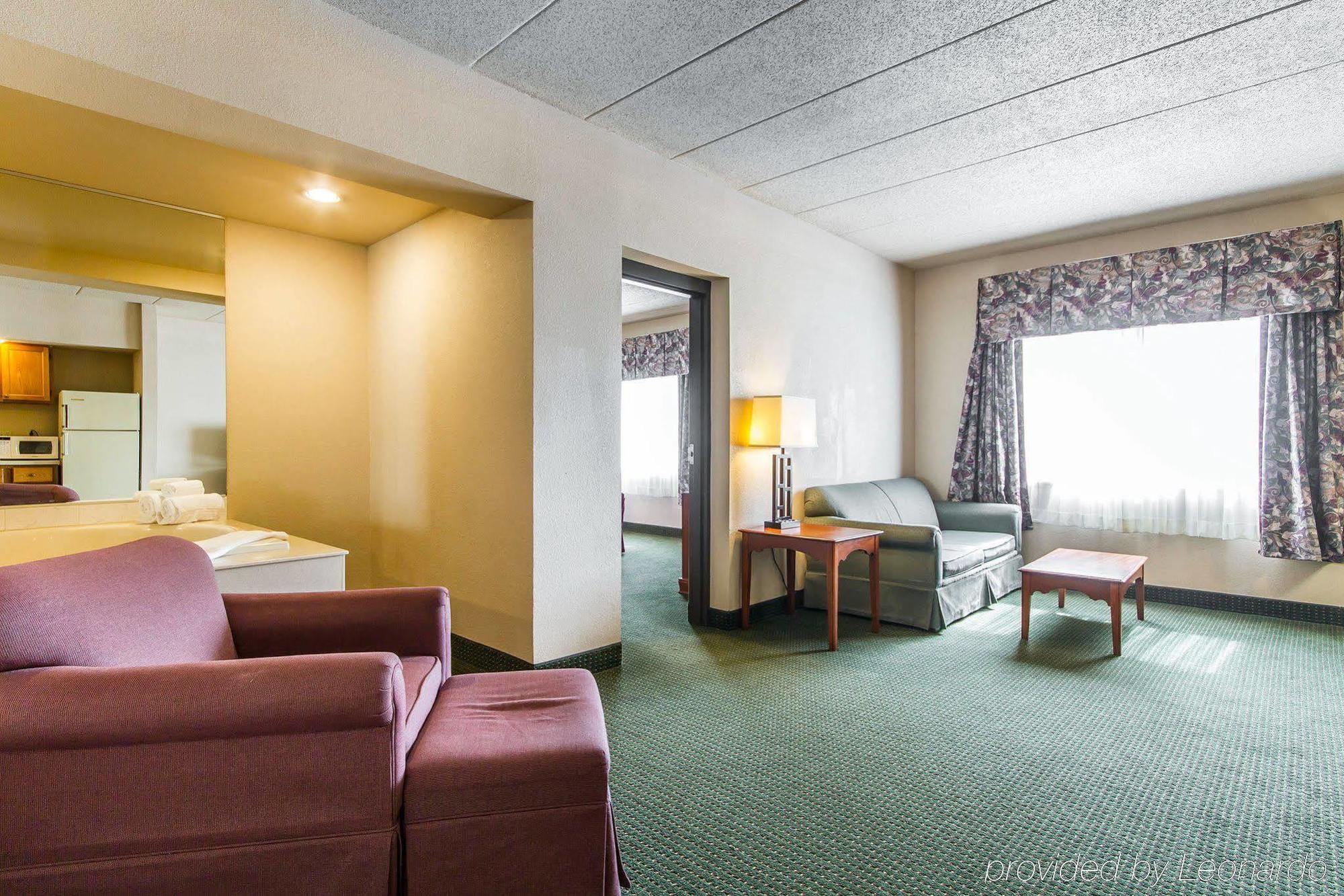 Americinn & Suites By Wyndham Baraboo Event Center Exterior photo
